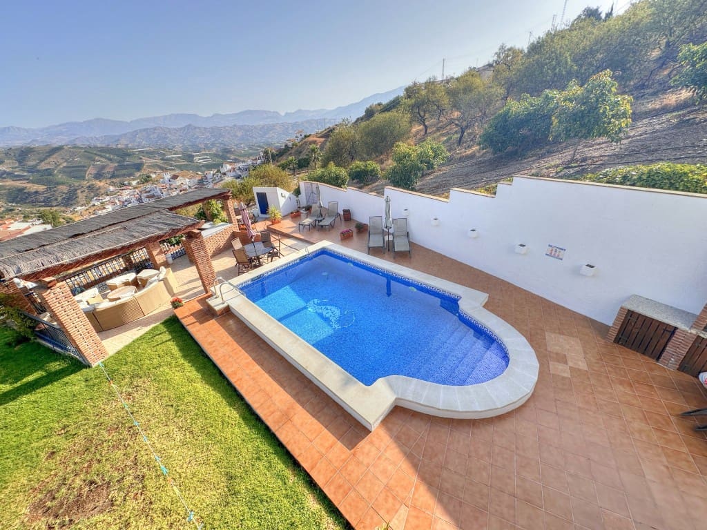 5 soveværelse Villa til salg i Iznate med swimmingpool - € 545.000 (Ref: 9084970)