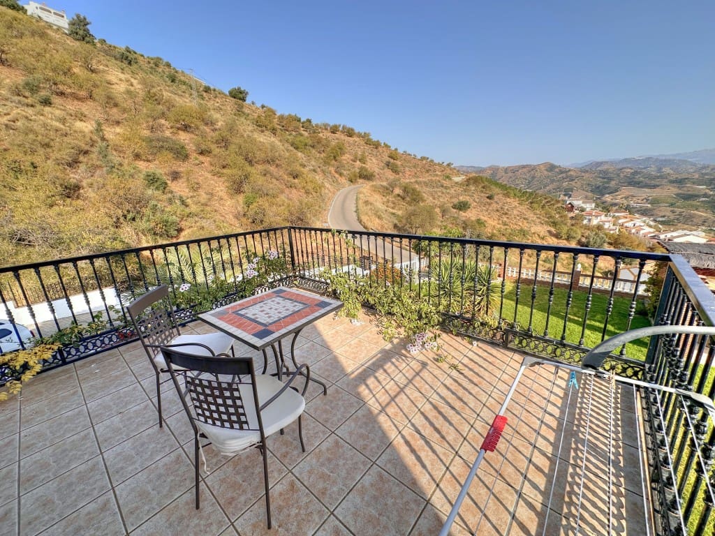 5 soveværelse Villa til salg i Iznate med swimmingpool - € 545.000 (Ref: 9084970)