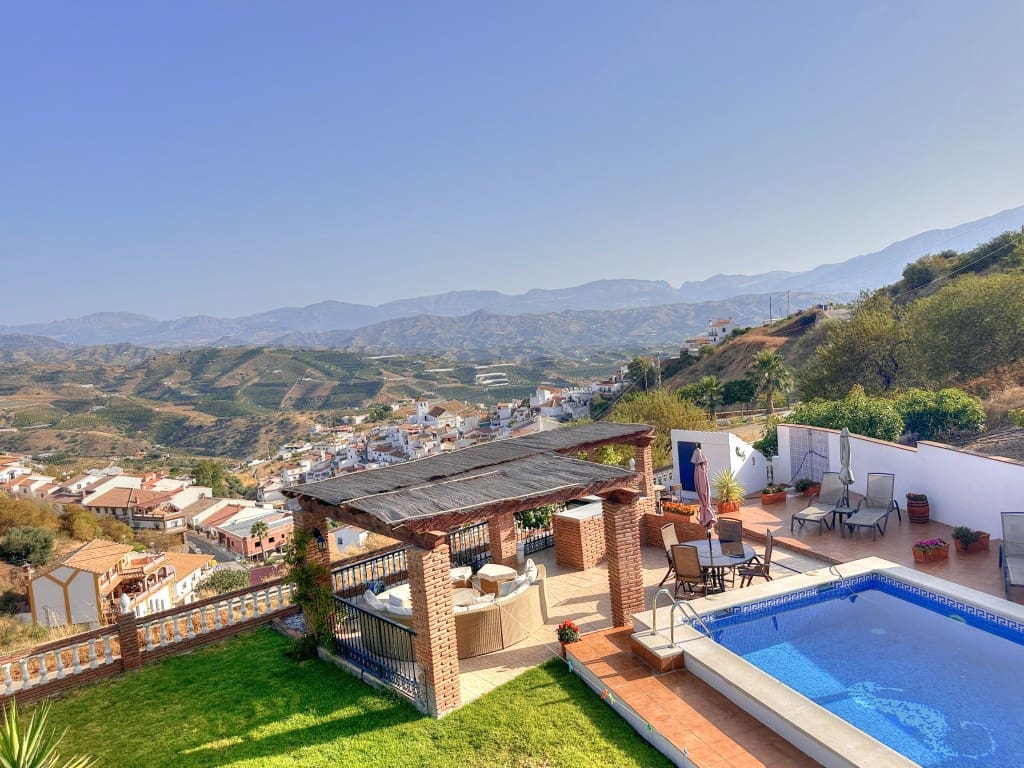 5 soveværelse Villa til salg i Iznate med swimmingpool - € 545.000 (Ref: 9084970)