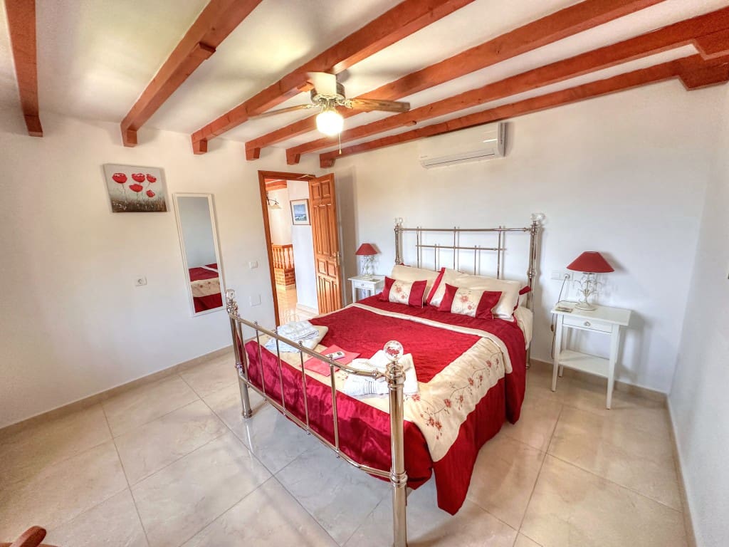 5 soveværelse Villa til salg i Iznate med swimmingpool - € 545.000 (Ref: 9084970)