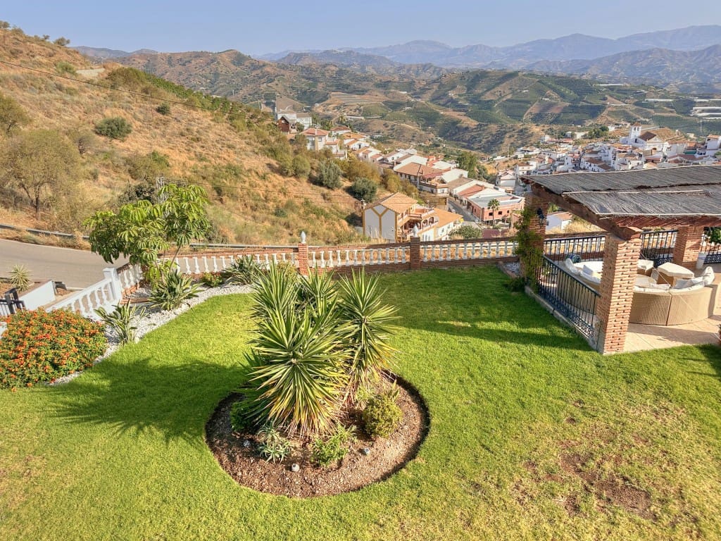 5 soveværelse Villa til salg i Iznate med swimmingpool - € 545.000 (Ref: 9084970)