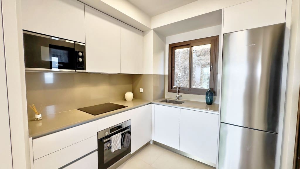 2 slaapkamer Flat te koop in Rincon de la Victoria met zwembad garage - € 680.000 (Ref: 9110088)