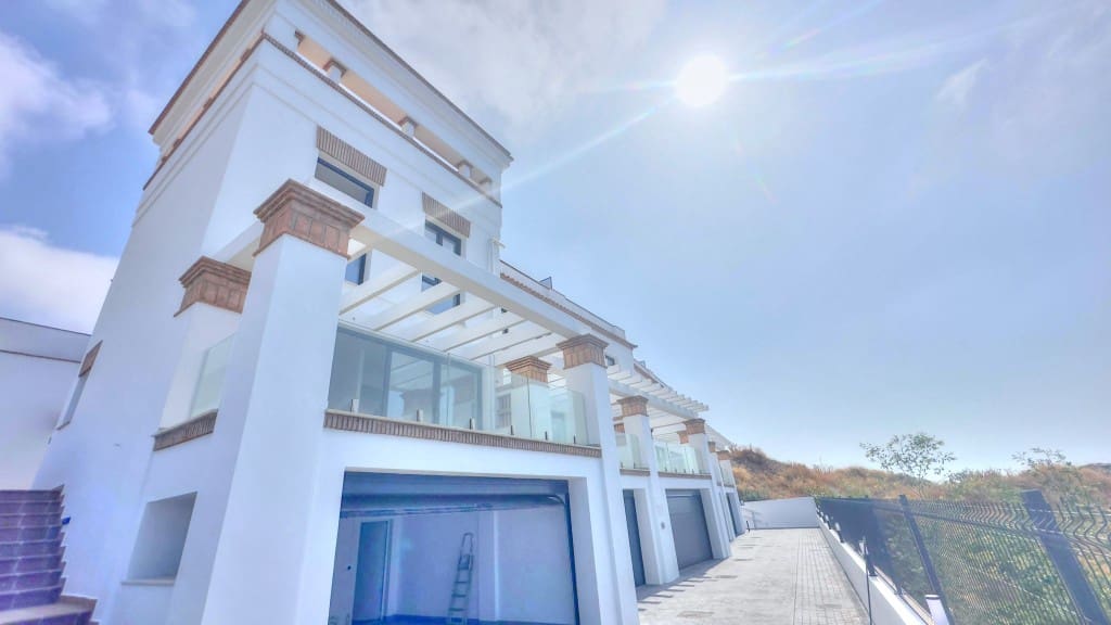 2 soveværelse Byhus til salg i Torrox-Costa med swimmingpool garage - € 347.000 (Ref: 9111892)