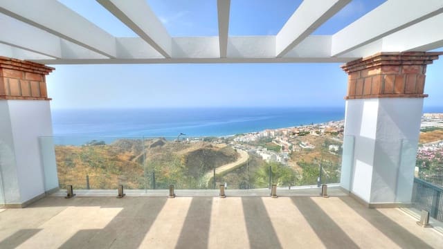 2 soveværelse Byhus til salg i Torrox-Costa, Torrox med swimmingpool garage - € 347.000 (Ref: 9111892)