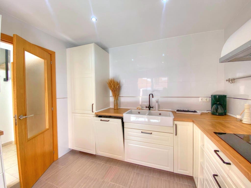 3 soveværelse Byhus til leje i Benajarafe med swimmingpool - € 1.400 (Ref: 9160826)