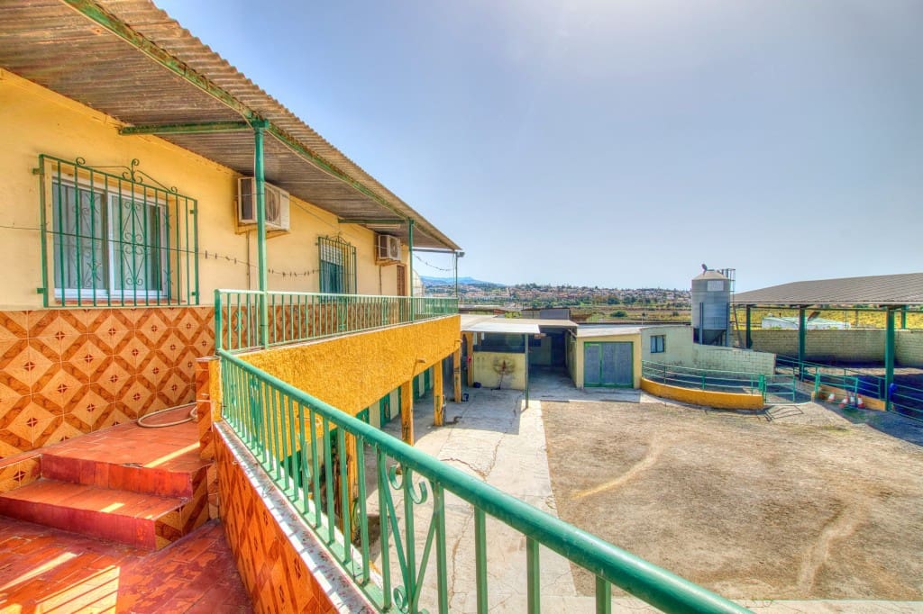 4 sypialnia Finka/Dom wiejski na sprzedaż w Velez-Malaga z basenem - 1 180 000 € (Ref: 9164767)