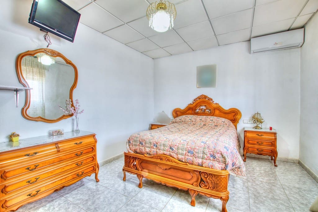 4 sypialnia Finka/Dom wiejski na sprzedaż w Velez-Malaga z basenem - 1 180 000 € (Ref: 9164767)