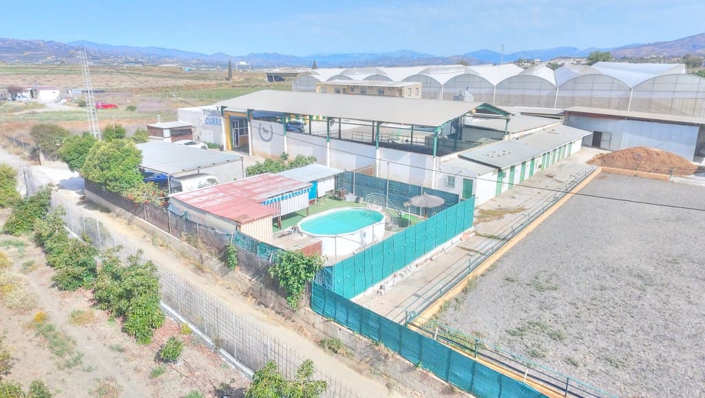 4 sypialnia Finka/Dom wiejski na sprzedaż w Velez-Malaga z basenem - 1 180 000 € (Ref: 9164767)