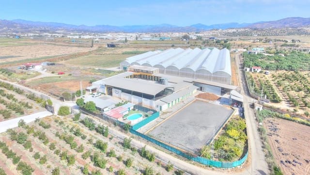 4 makuuhuone Maalaistalo myytävänä paikassa Vélez-Málaga mukana uima-altaan - 1 180 000 € (Ref: 9164767)