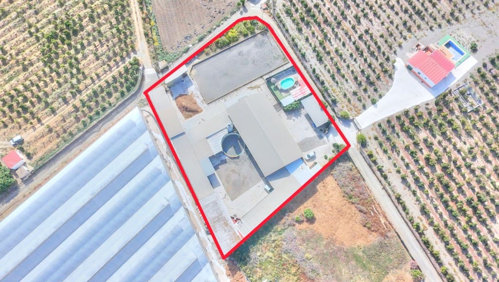 4 sypialnia Finka/Dom wiejski na sprzedaż w Velez-Malaga z basenem - 1 180 000 € (Ref: 9164767)