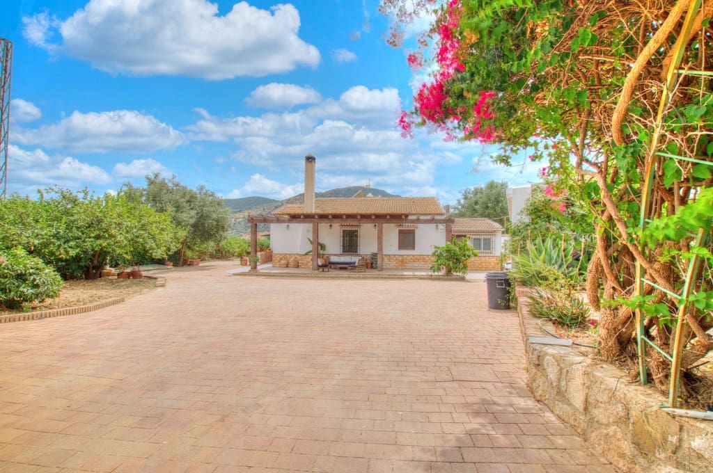 3 soveværelse Finca/Landehus til salg i Mondron med swimmingpool - € 380.000 (Ref: 9176230)