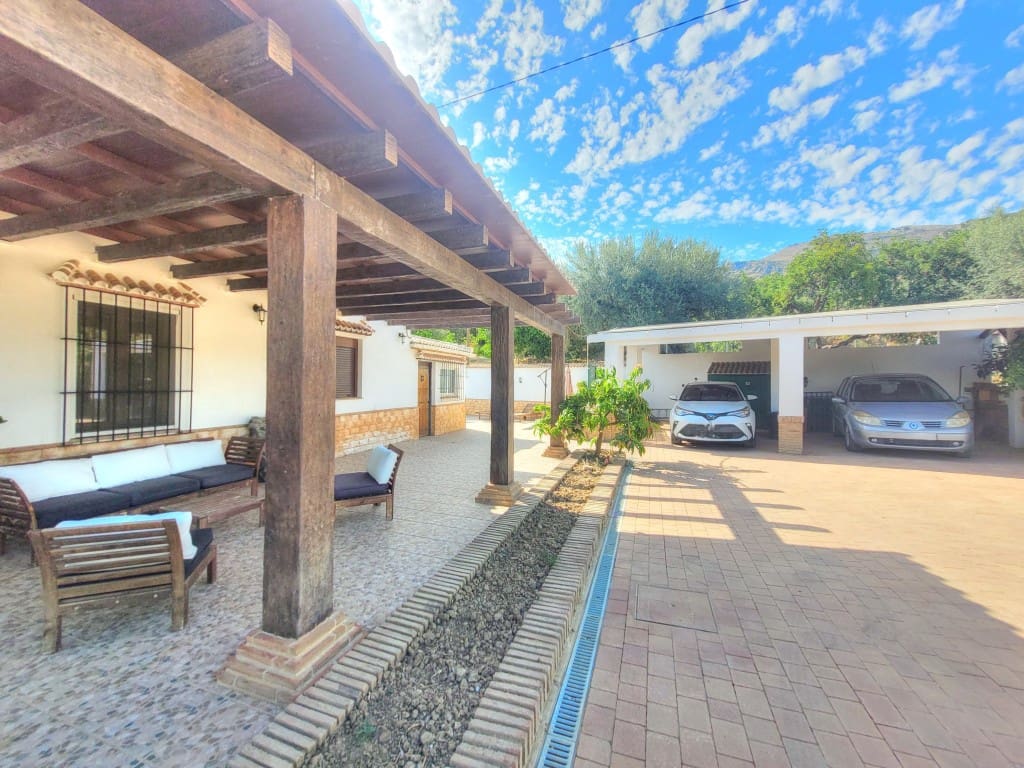 3 soveværelse Finca/Landehus til salg i Mondron med swimmingpool - € 380.000 (Ref: 9176230)