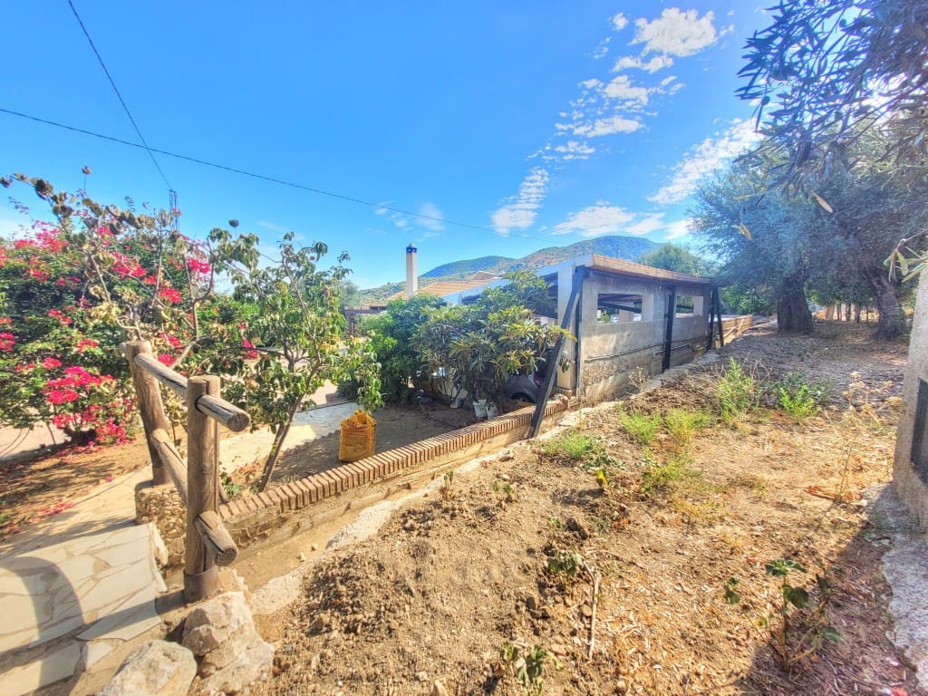 3 soveværelse Finca/Landehus til salg i Mondron med swimmingpool - € 380.000 (Ref: 9176230)