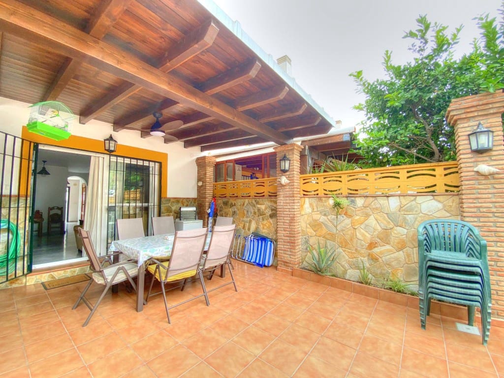 3 soveværelse Byhus til leje i Chilches med swimmingpool - € 1.100 (Ref: 9188125)