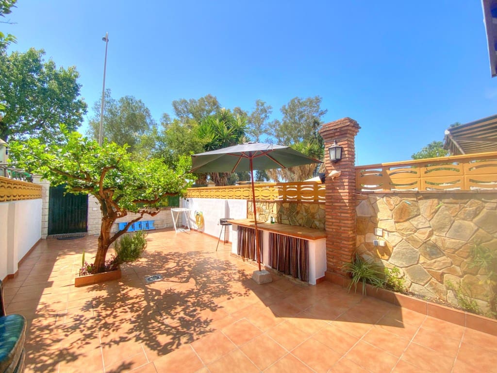 3 soveværelse Byhus til leje i Chilches med swimmingpool - € 1.100 (Ref: 9188125)