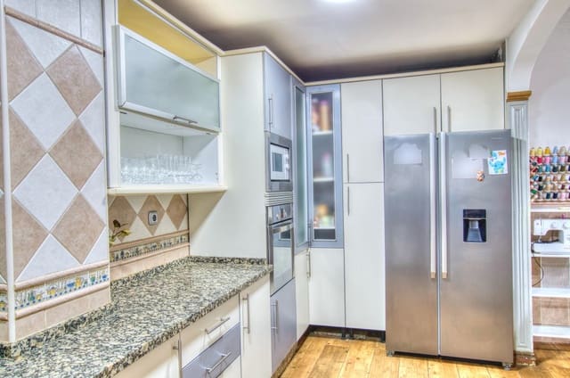 5 makuuhuone Omakotitalo myytävänä paikassa Málaga kaupunki - 525 000 € (Ref: 9188126)