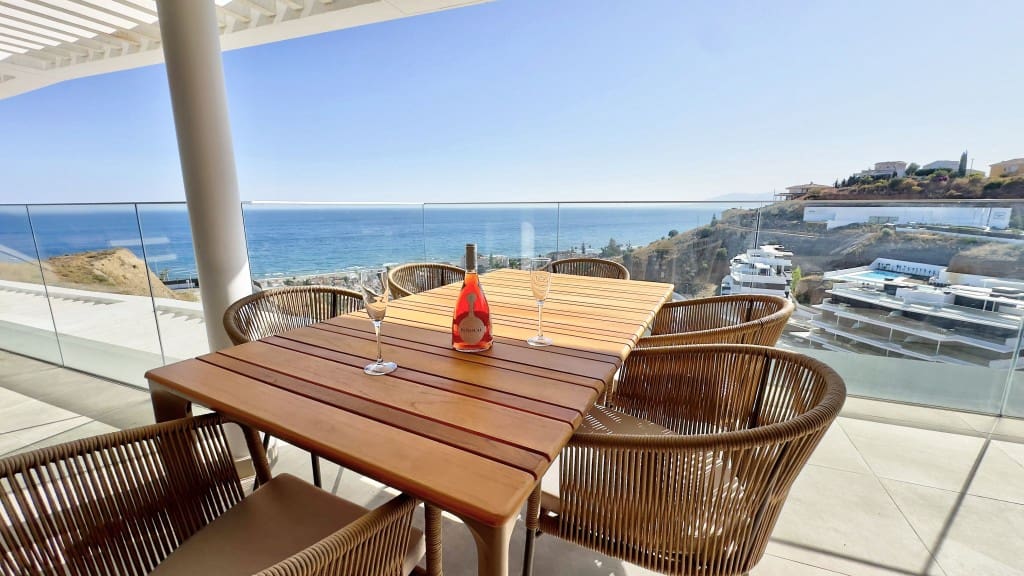 2 bedroom Flat for rent in Rincon de la Victoria with pool garage - € 1,800 (Ref: 9251910)