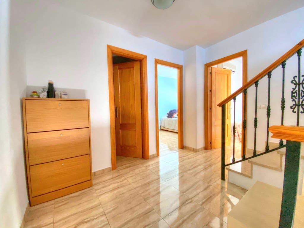 3 soveværelse Byhus til salg i Benajarafe med garage - € 395.000 (Ref: 9296682)