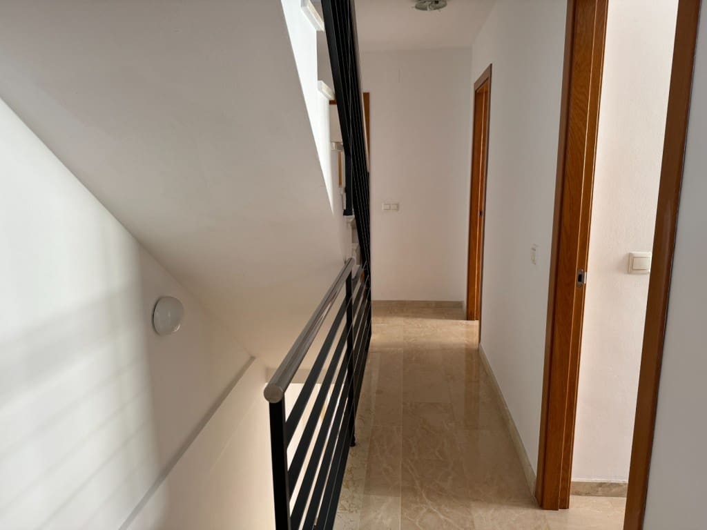 4 soverom Kjedet enebolig til salgs i Benajarafe med svømmebasseng - € 499 000 (Ref: 9317304)