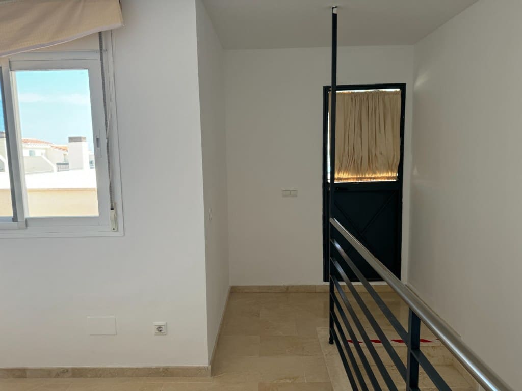 4 soverom Kjedet enebolig til salgs i Benajarafe med svømmebasseng - € 499 000 (Ref: 9317304)