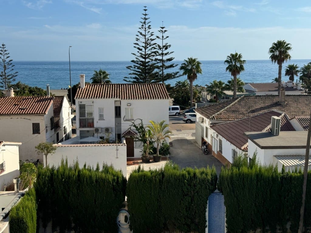 4 soverom Kjedet enebolig til salgs i Benajarafe med svømmebasseng - € 499 000 (Ref: 9317304)