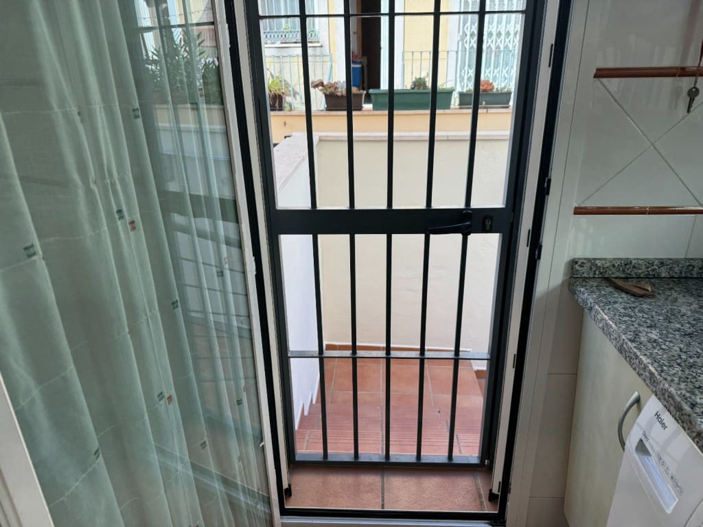 4 soverom Kjedet enebolig til salgs i Benajarafe med svømmebasseng - € 499 000 (Ref: 9317304)