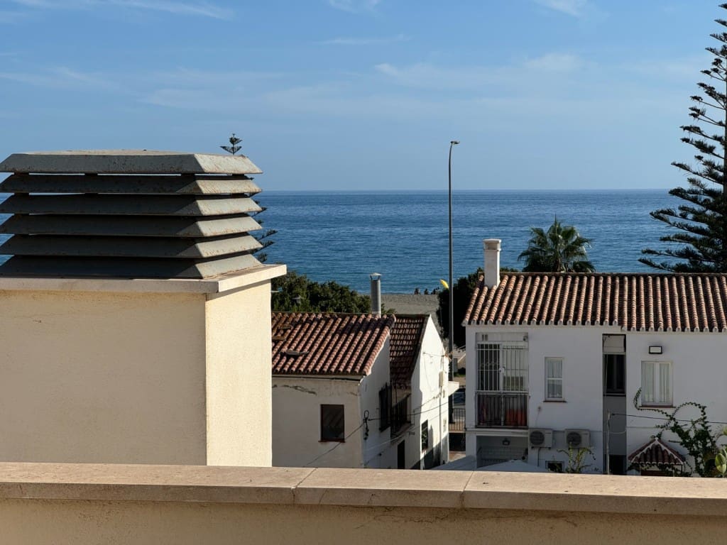 4 soverom Kjedet enebolig til salgs i Benajarafe med svømmebasseng - € 499 000 (Ref: 9317304)