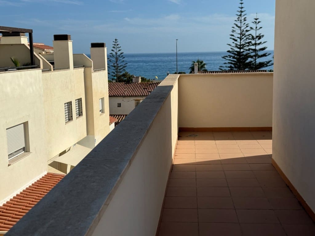 4 soverom Kjedet enebolig til salgs i Benajarafe med svømmebasseng - € 499 000 (Ref: 9317304)