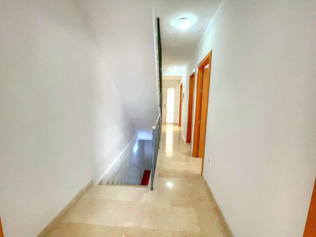 Pareado de 4 habitaciones en Benajarafe en venta con piscina - 464.900 € (Ref: 9317304)