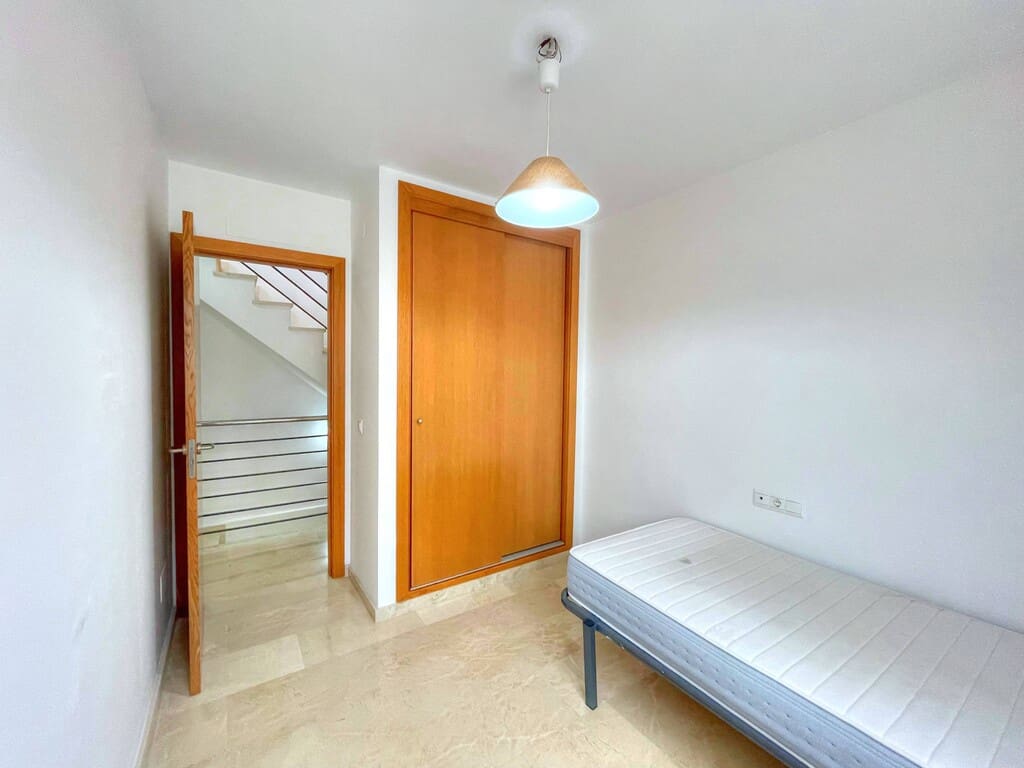 Pareado de 4 habitaciones en Benajarafe en venta con piscina - 464.900 € (Ref: 9317304)