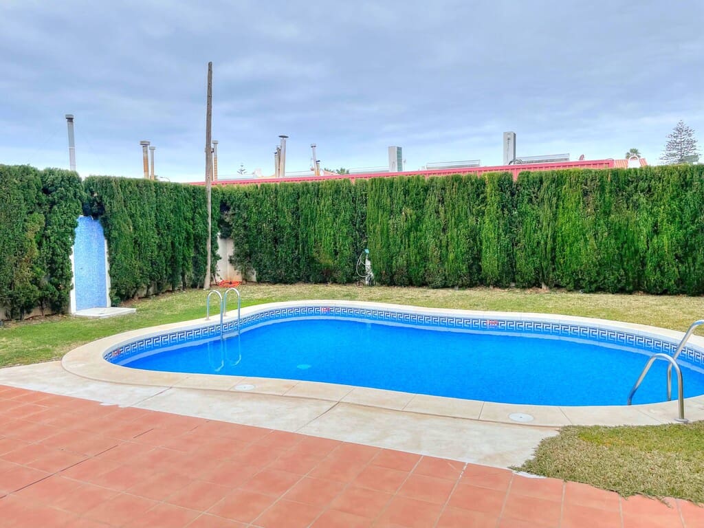 Pareado de 4 habitaciones en Benajarafe en venta con piscina - 464.900 € (Ref: 9317304)