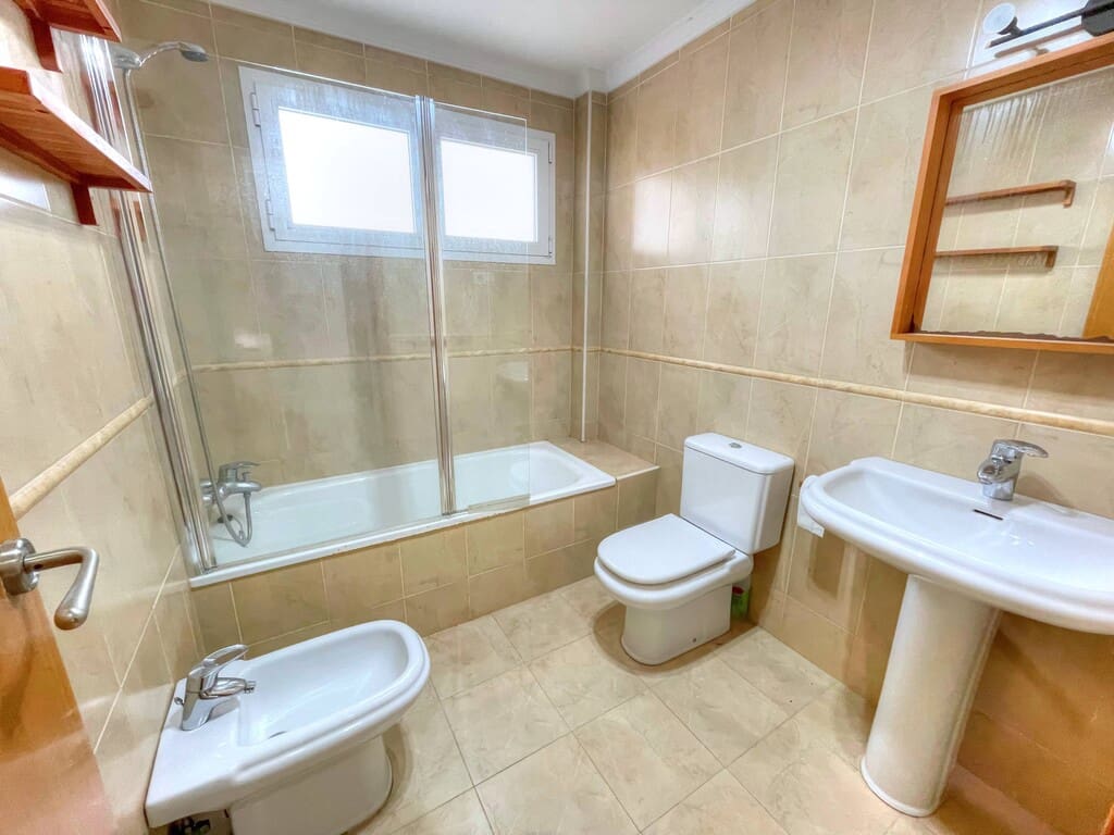 Pareado de 4 habitaciones en Benajarafe en venta con piscina - 464.900 € (Ref: 9317304)