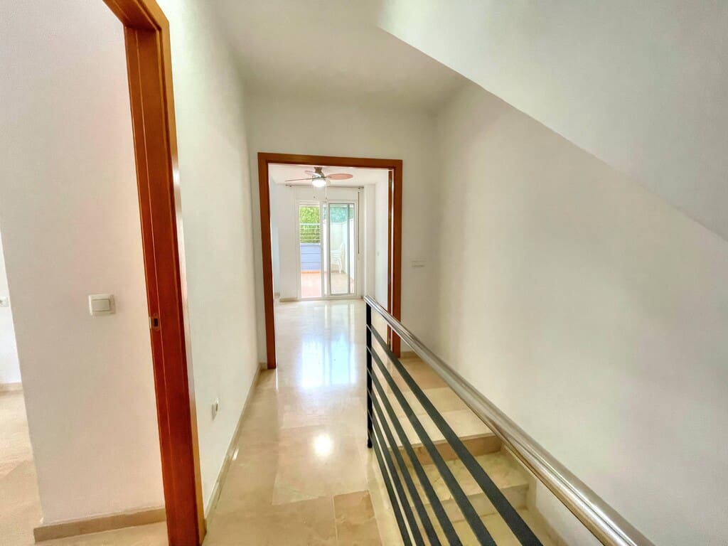 Pareado de 4 habitaciones en Benajarafe en venta con piscina - 464.900 € (Ref: 9317304)