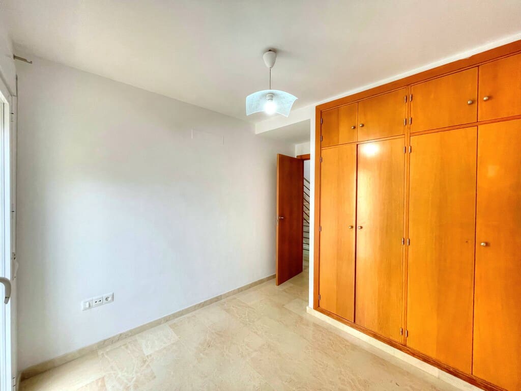 Pareado de 4 habitaciones en Benajarafe en venta con piscina - 464.900 € (Ref: 9317304)
