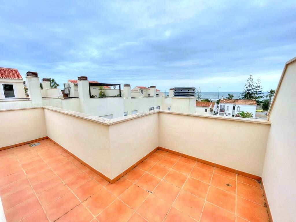 Pareado de 4 habitaciones en Benajarafe en venta con piscina - 464.900 € (Ref: 9317304)