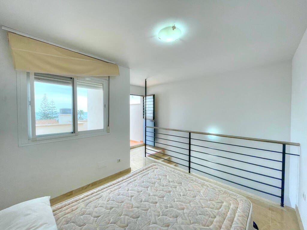 Pareado de 4 habitaciones en Benajarafe en venta con piscina - 464.900 € (Ref: 9317304)