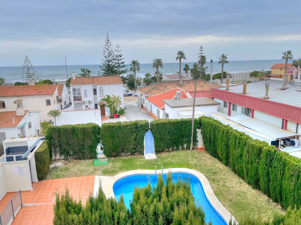 Pareado de 4 habitaciones en Benajarafe en venta con piscina - 464.900 € (Ref: 9317304)
