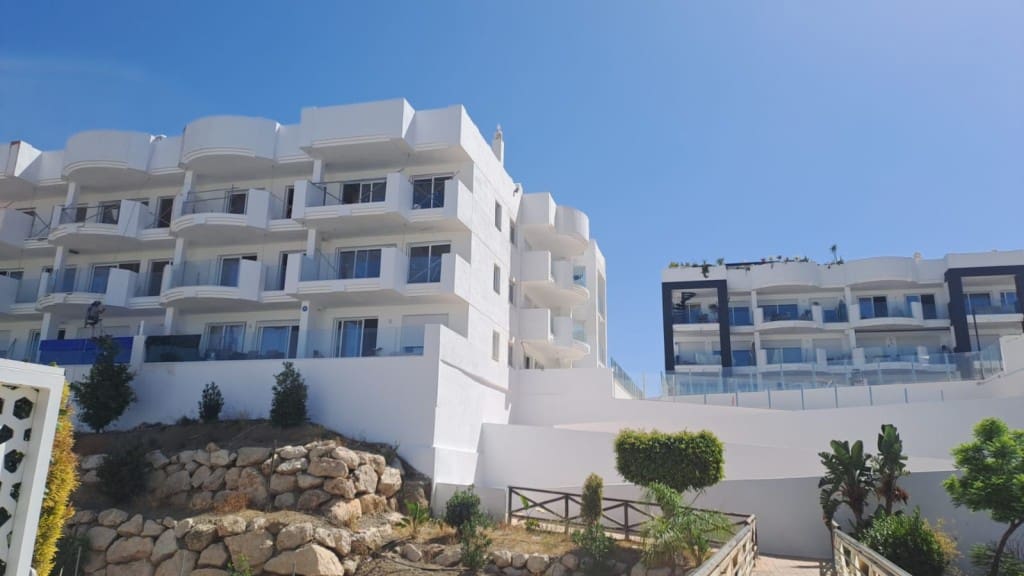 3 bedroom Flat for sale in Rincon de la Victoria with pool - € 355,000 (Ref: 9385072)