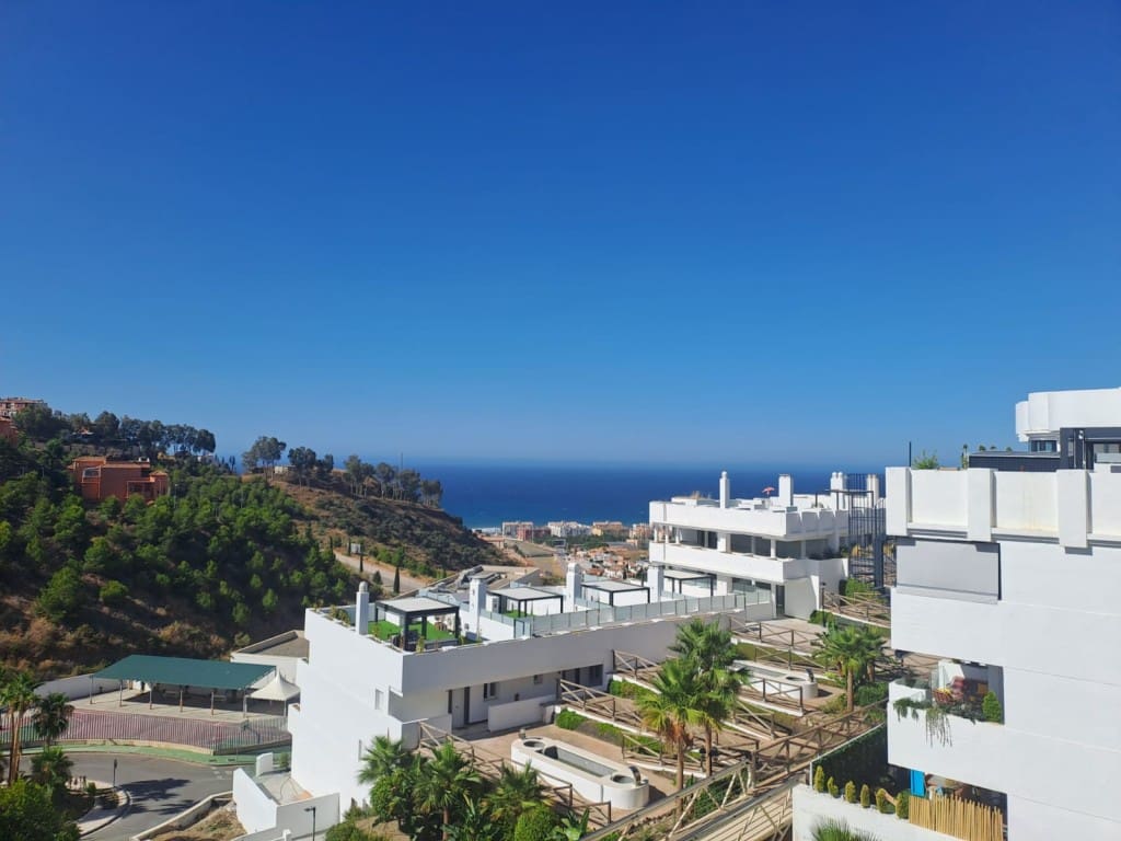 3 bedroom Flat for sale in Rincon de la Victoria with pool - € 355,000 (Ref: 9385072)