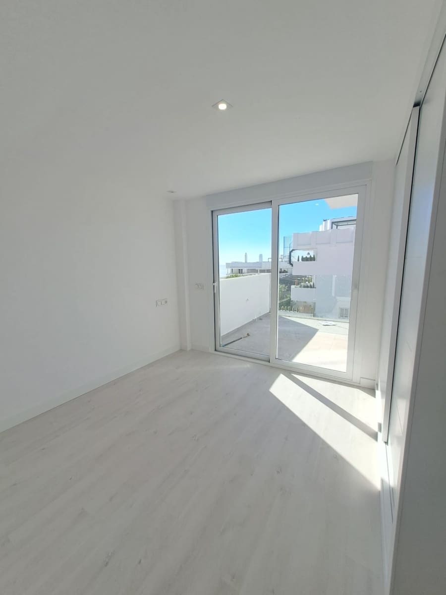 3 bedroom Flat for sale in Rincon de la Victoria with pool - € 355,000 (Ref: 9385072)