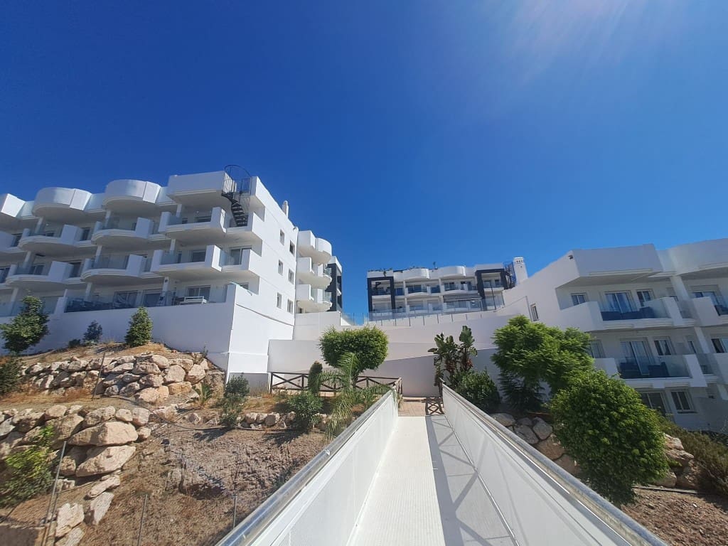 3 bedroom Flat for sale in Rincon de la Victoria with pool - € 355,000 (Ref: 9385072)