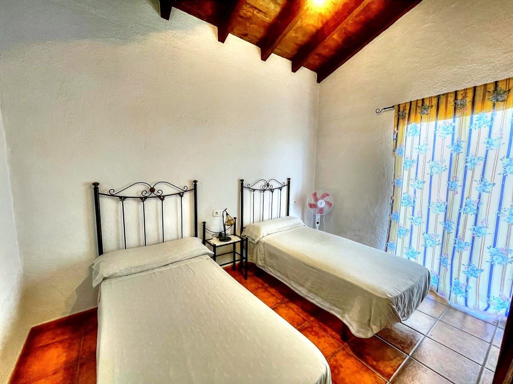 6 bedroom Finca/Country House for sale in Almachar with pool garage - € 485,000 (Ref: 9421813)