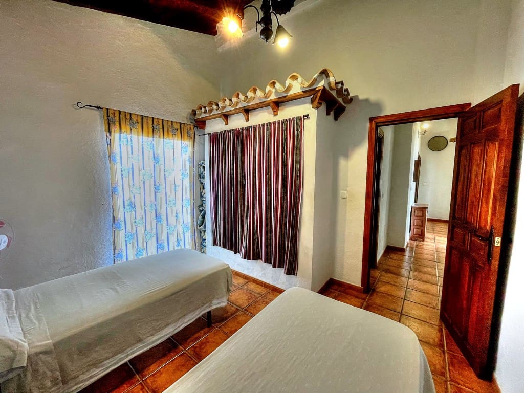 6 bedroom Finca/Country House for sale in Almachar with pool garage - € 485,000 (Ref: 9421813)