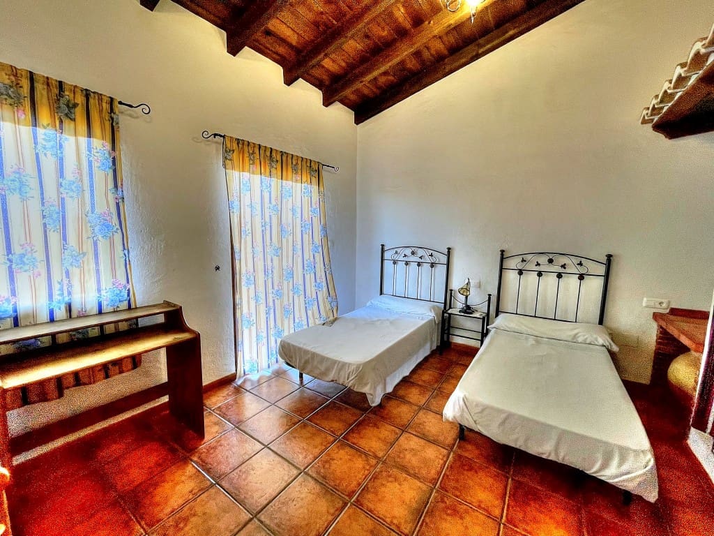 6 bedroom Finca/Country House for sale in Almachar with pool garage - € 485,000 (Ref: 9421813)