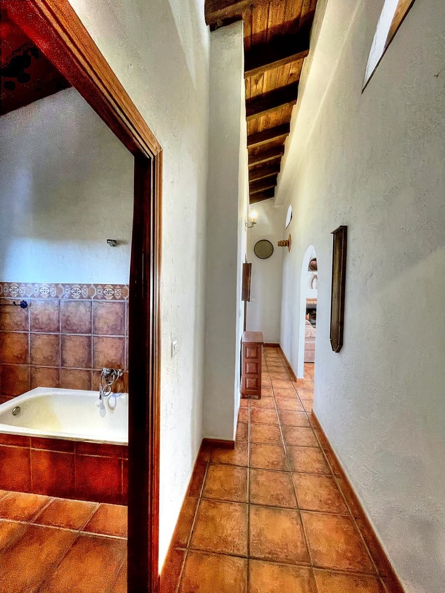 6 bedroom Finca/Country House for sale in Almachar with pool garage - € 485,000 (Ref: 9421813)