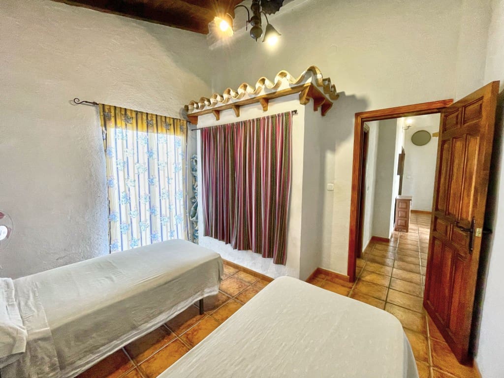 6 slaapkamer Finca/Landhuis te koop in Almachar met zwembad garage - € 399.000 (Ref: 9421813)