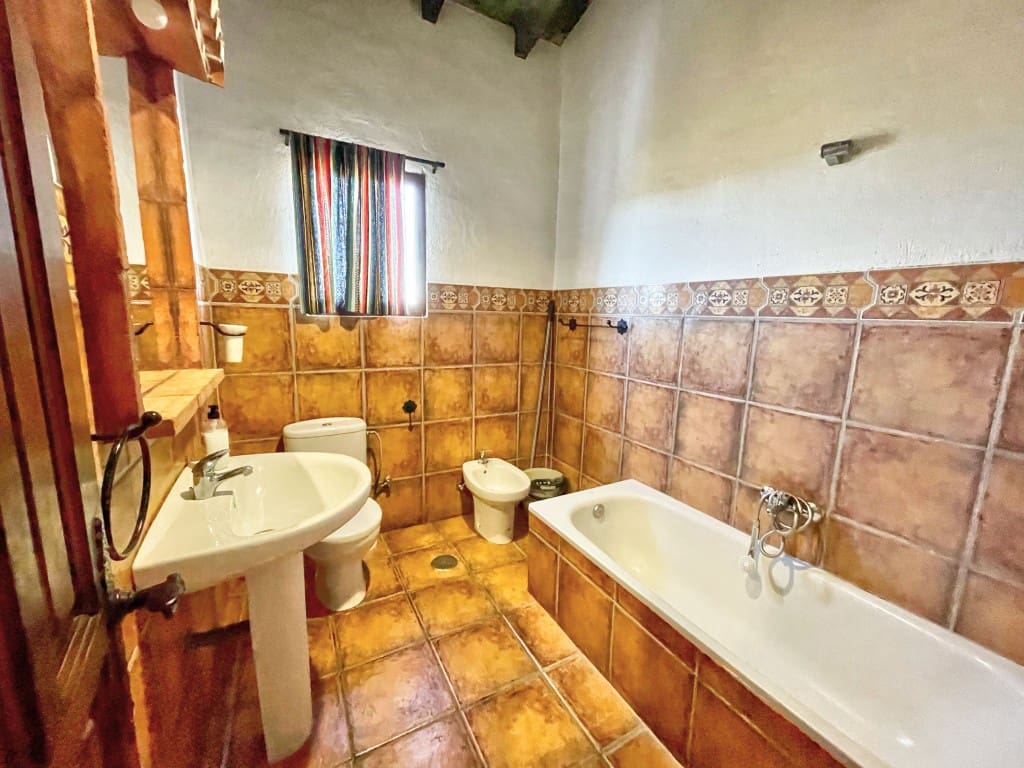 6 slaapkamer Finca/Landhuis te koop in Almachar met zwembad garage - € 399.000 (Ref: 9421813)