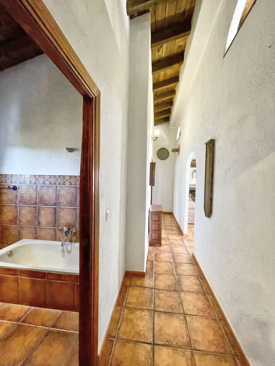 6 slaapkamer Finca/Landhuis te koop in Almachar met zwembad garage - € 399.000 (Ref: 9421813)