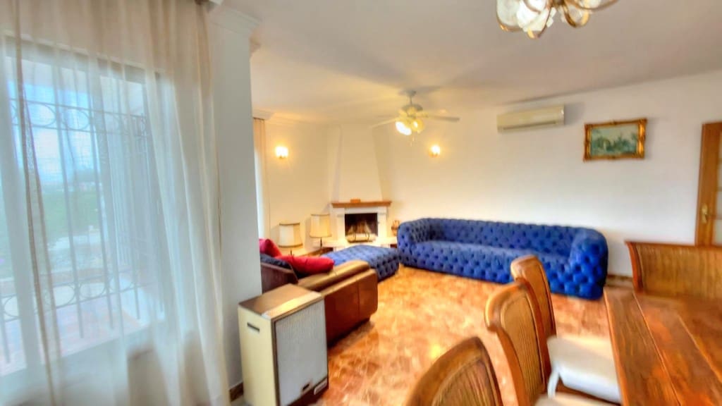 Chalet de 2 habitaciones en Benajarafe en alquiler con piscina garaje - 2.000 € (Ref: 9598610)