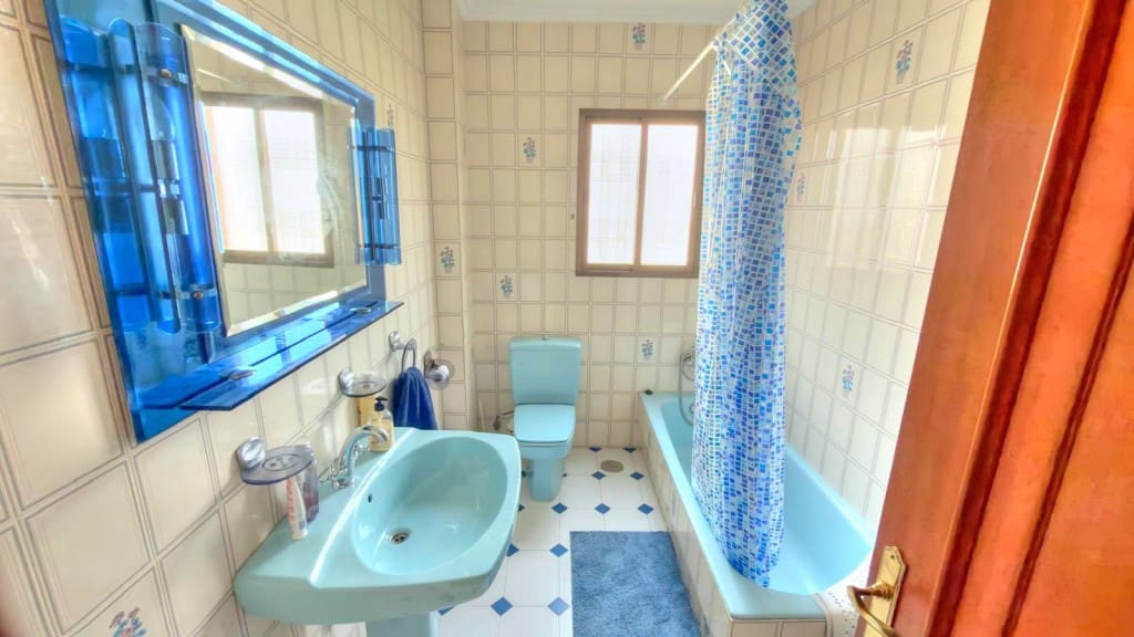 Chalet de 2 habitaciones en Benajarafe en alquiler con piscina garaje - 2.000 € (Ref: 9598610)